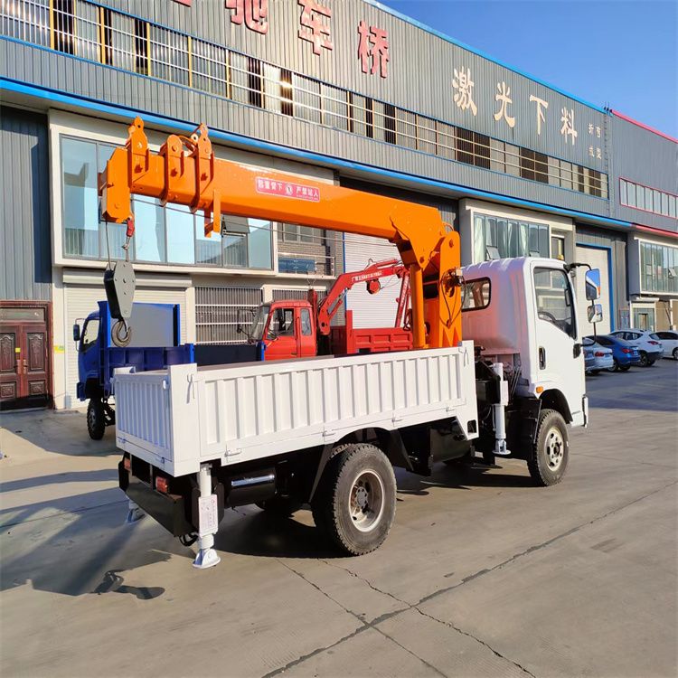 天津市三轮随车吊定制 农用改装机自备吊中瑞长期出售